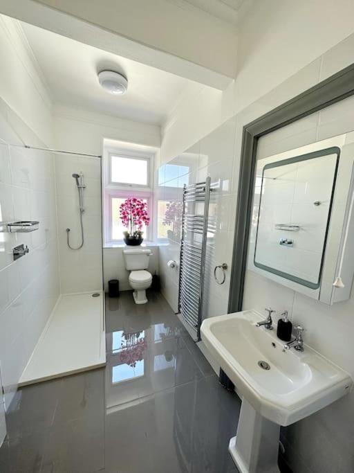 The Retreat - Large Luxury Apartment, Two Mins From Beach Bournemouth Exterior photo